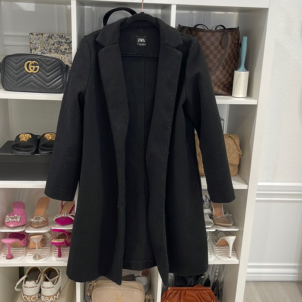 Zara coat in black medium size